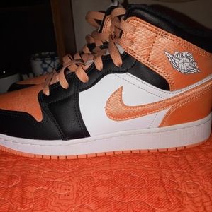 Air Jordan 1 mid